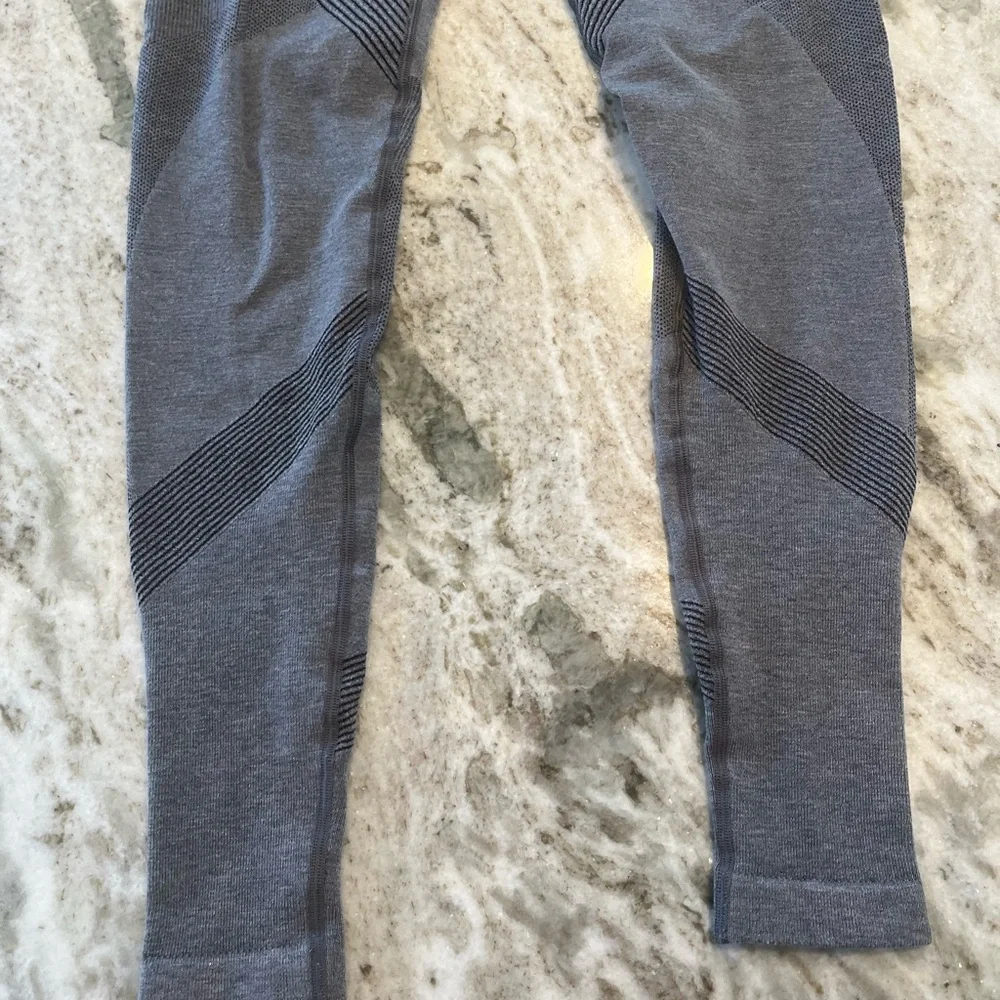 Lululemon‎ Aerial Silk Tight *28” super Rare!!